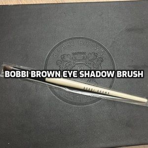 Host Pick 🎁 Bobbi Brown Eye shadow Brush